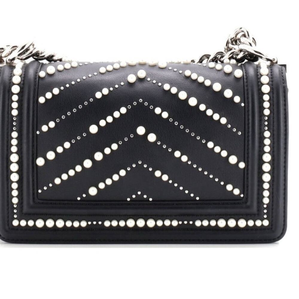 CHANEL Black Chevron Pearl Boy Bag - Picture 4 of 10
